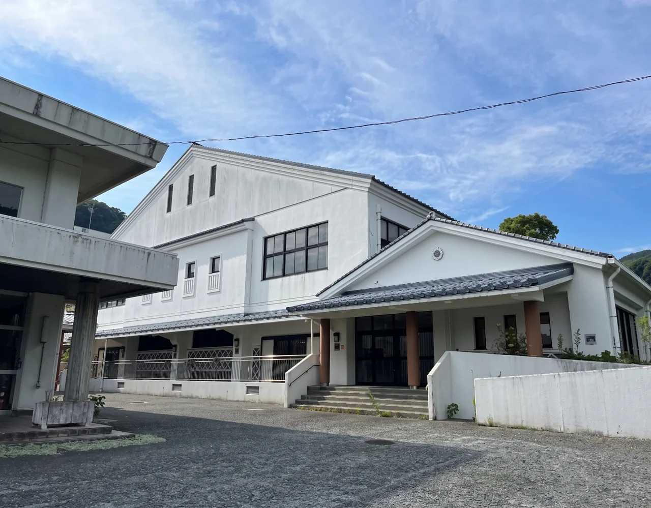 旧松合小学校体育館の外観