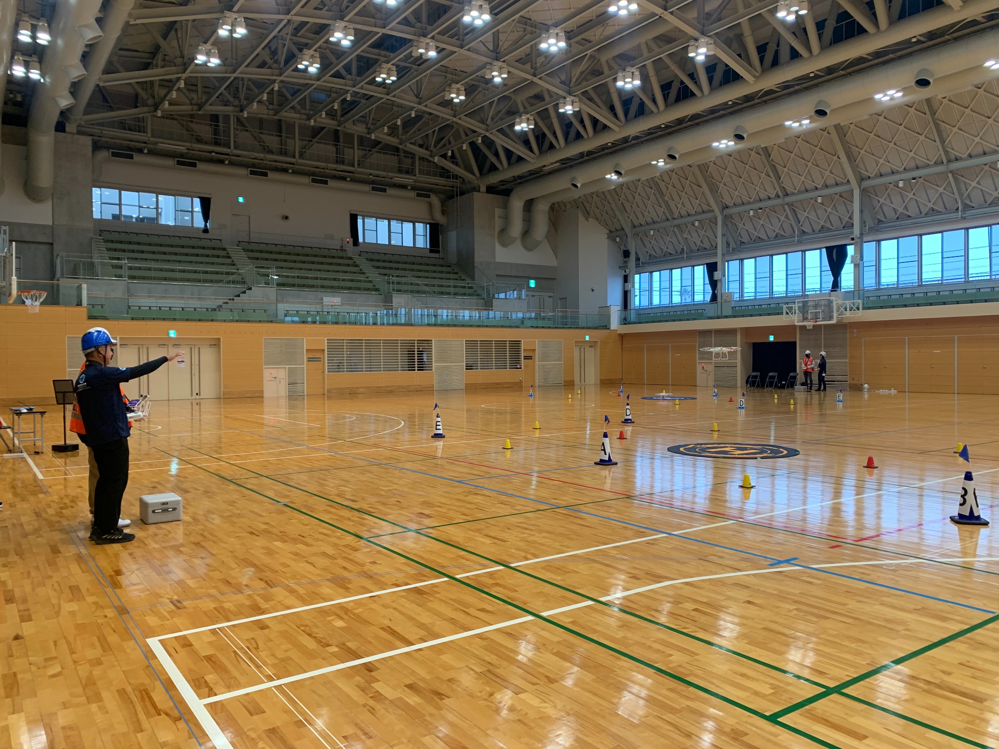 屋内での操縦指導